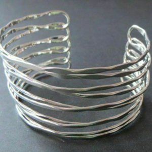 PD-33 Premier Designs Jewelry Adriana Bracelet in Silver RV$32